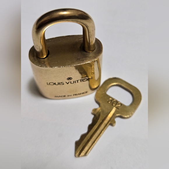 Louis vuitton Lock and key 300's Series - Picture 8 of 16